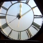 Heures miroir : d’où vient la pratique du 11h11 et comment elle se lit